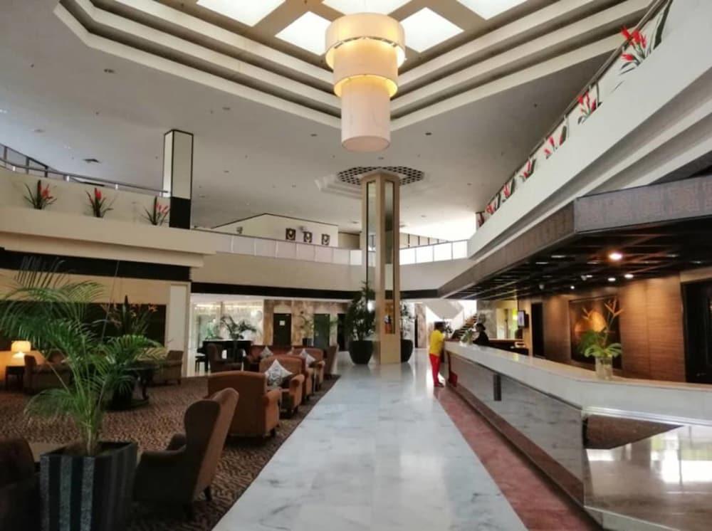 โรงแรมอิมเพียนา อิโปห์ ภายนอก รูปภาพ