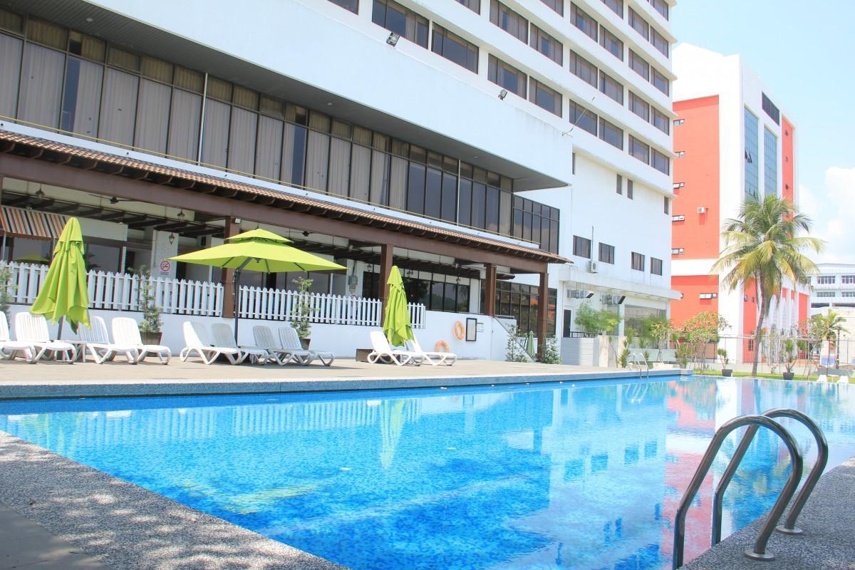 โรงแรมอิมเพียนา อิโปห์ ภายนอก รูปภาพ