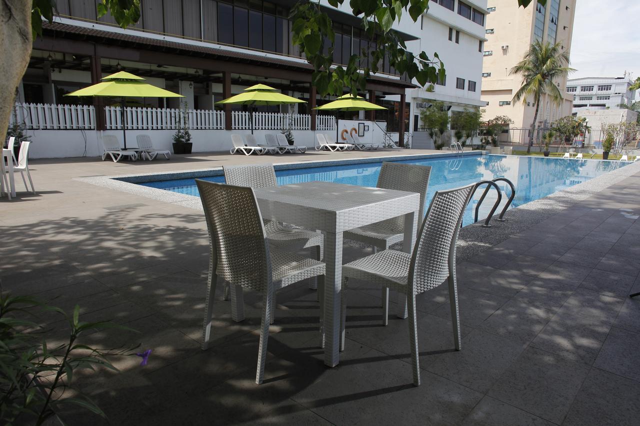 โรงแรมอิมเพียนา อิโปห์ ภายนอก รูปภาพ