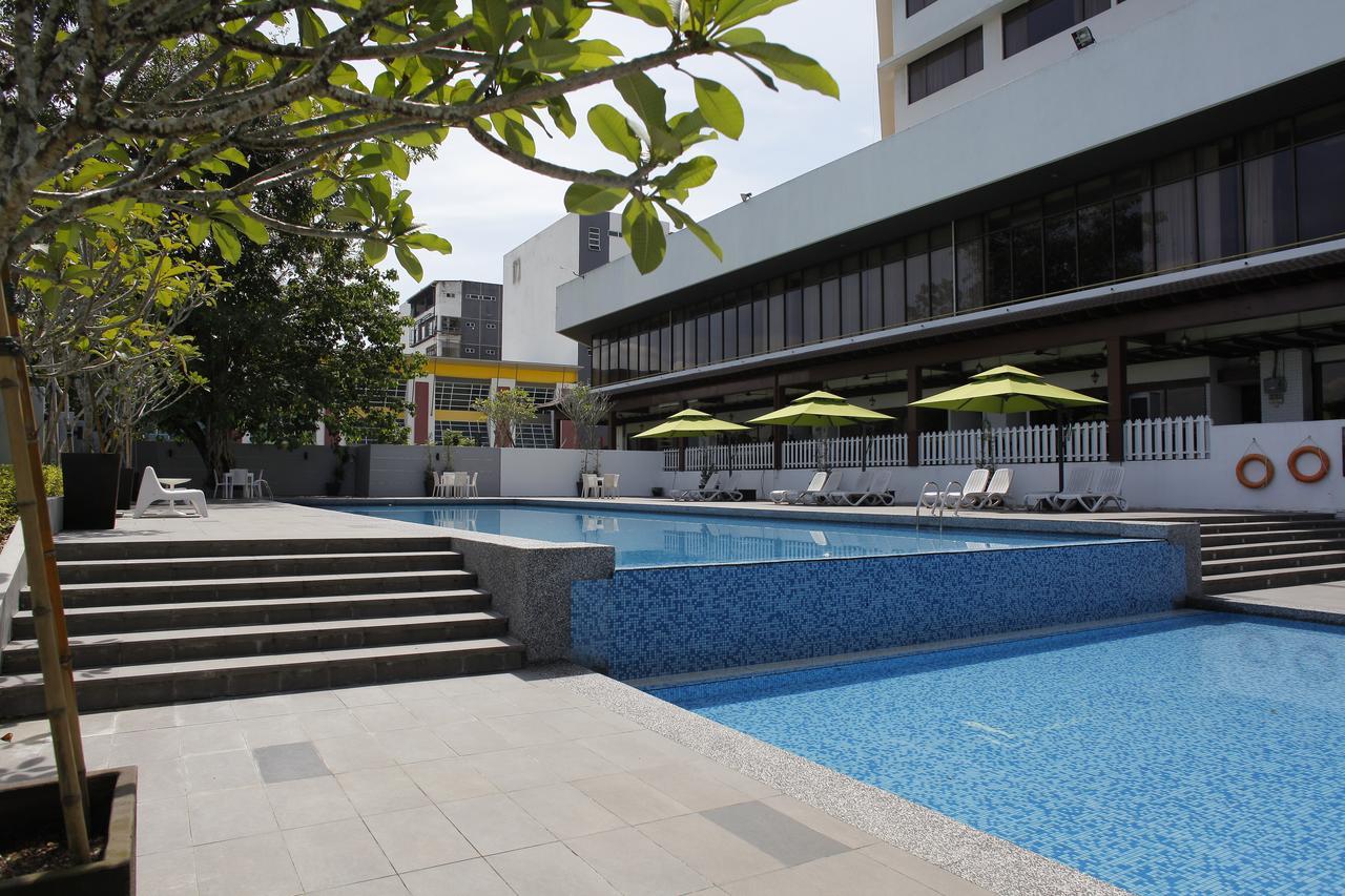 โรงแรมอิมเพียนา อิโปห์ ภายนอก รูปภาพ