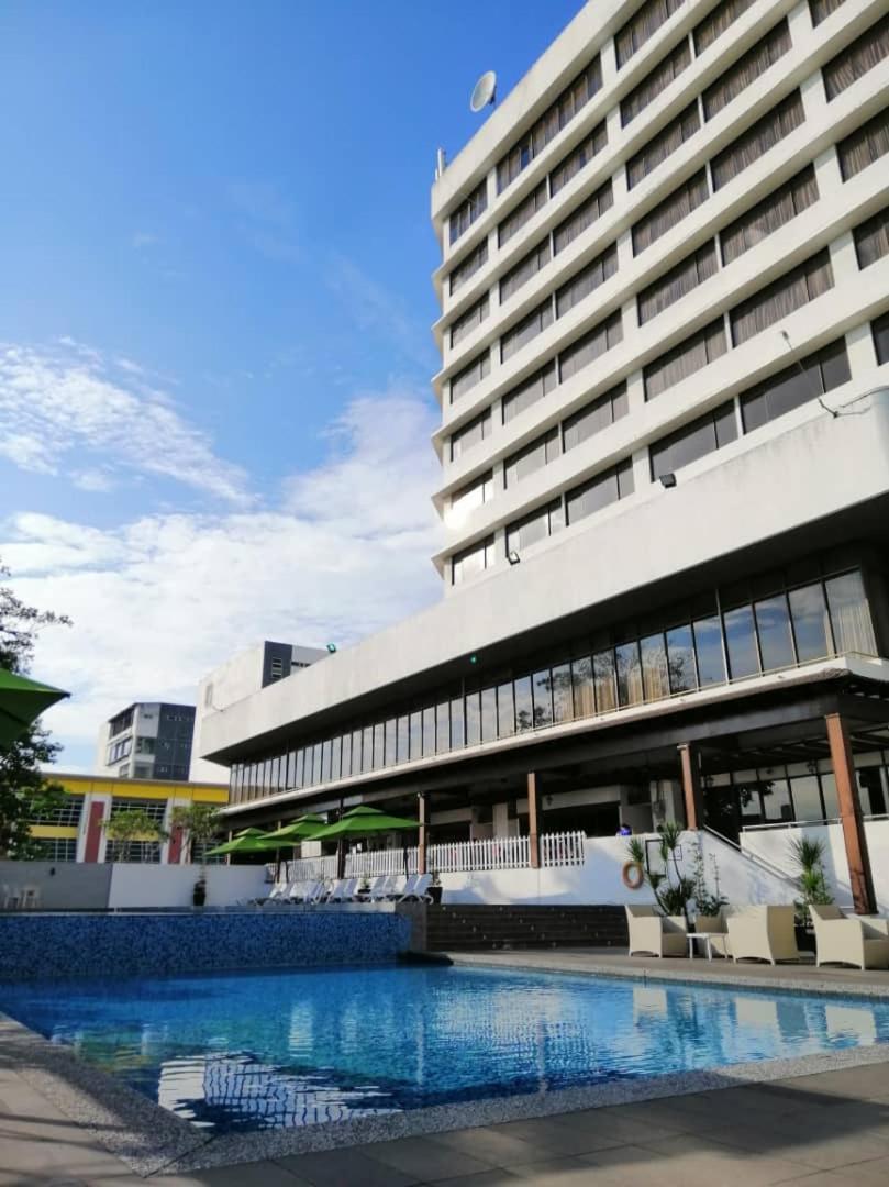 โรงแรมอิมเพียนา อิโปห์ ภายนอก รูปภาพ